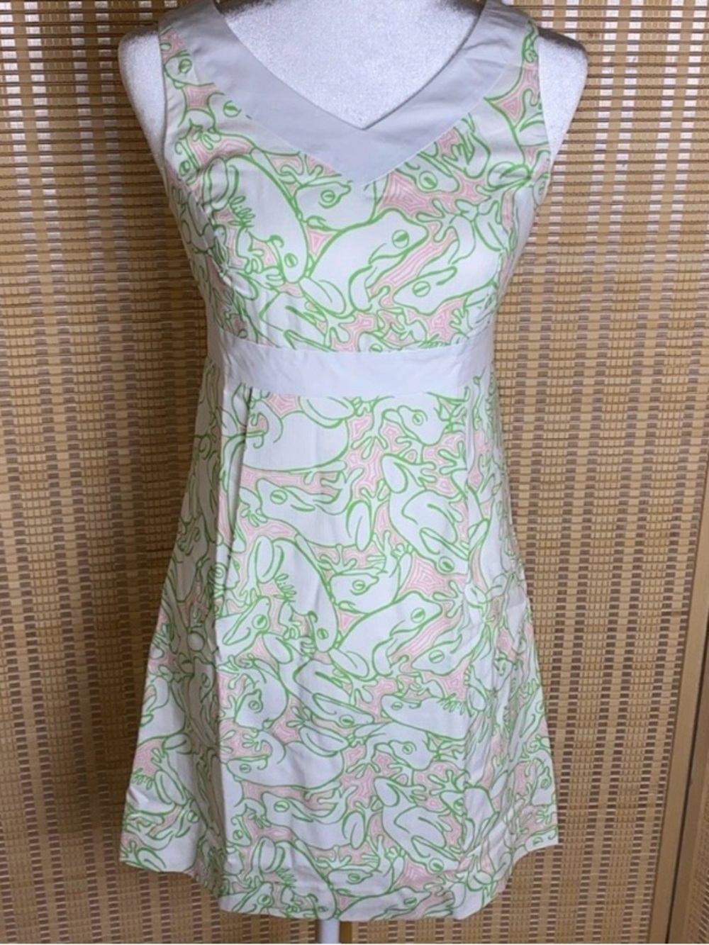 LillyPulitzer Pink Green White Frog Print Sleeveless Shift Dress Size 2